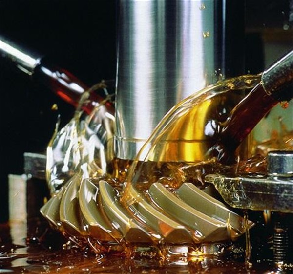 Rust prevention refers to a method in the machining industry to treat the metal surface to have the performance of resisting erosion by gas, liquid, chemical substances and other external environments, thereby extending its service life.